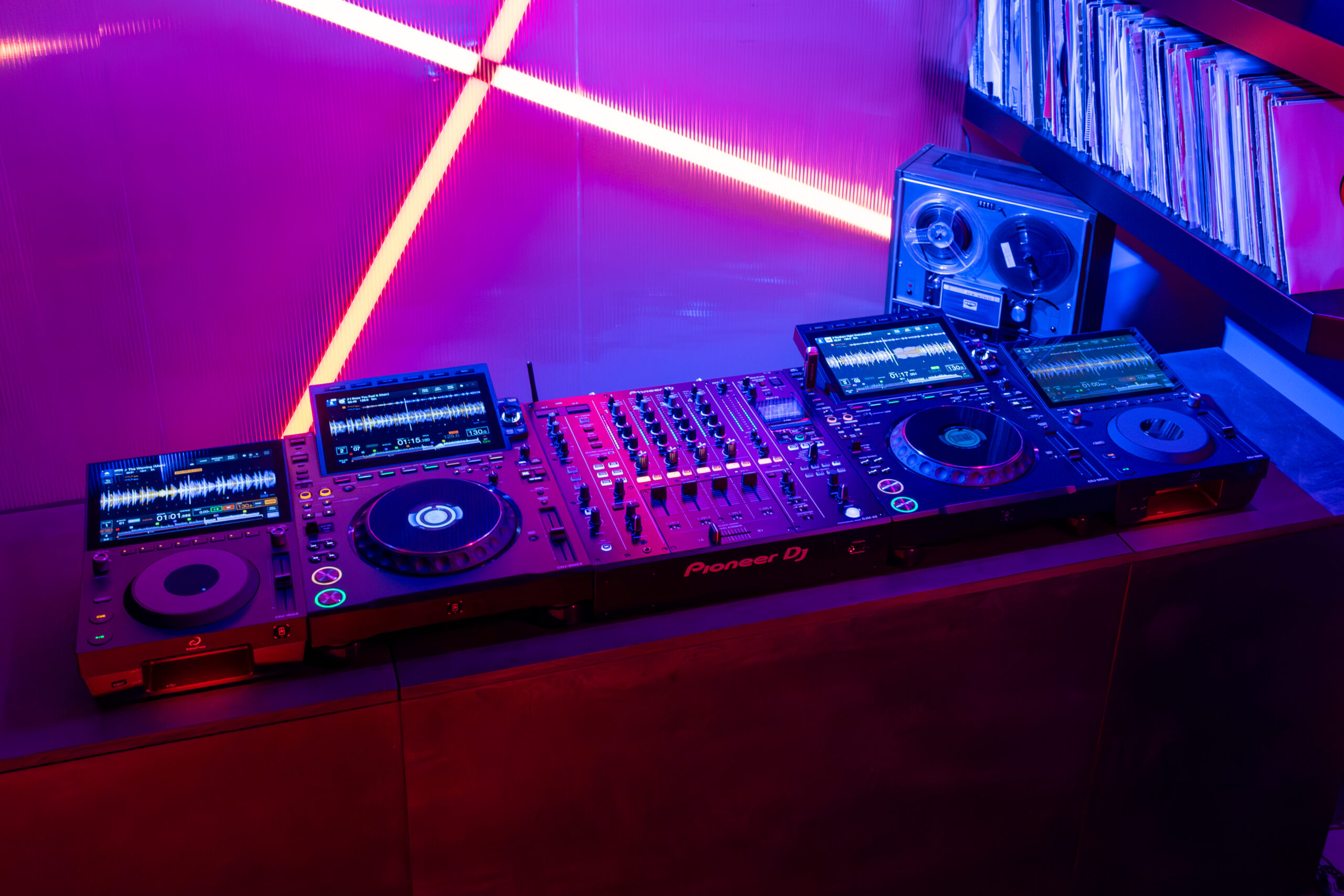 CDJ-1500X_LifestyleImages_AskForJanice_06_HR_4885x3258