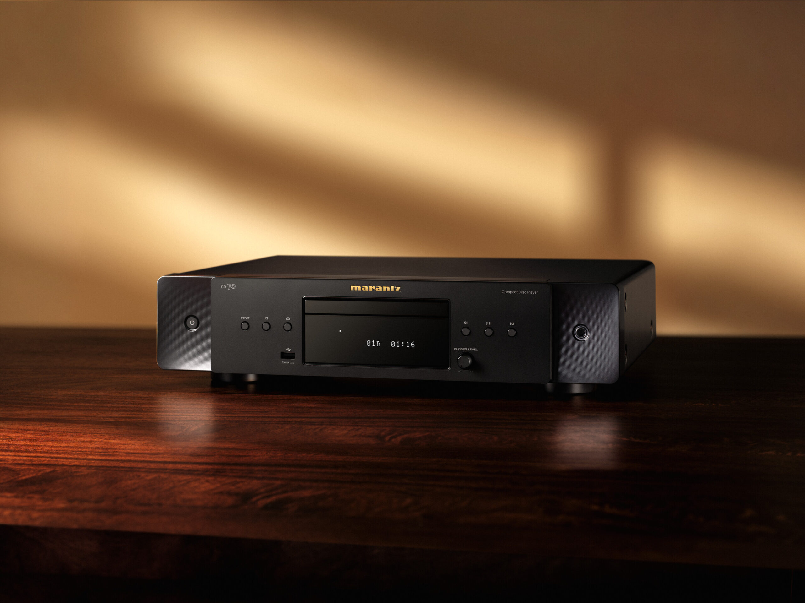Low--Marantz - CD 70 - Black - Beauty 2