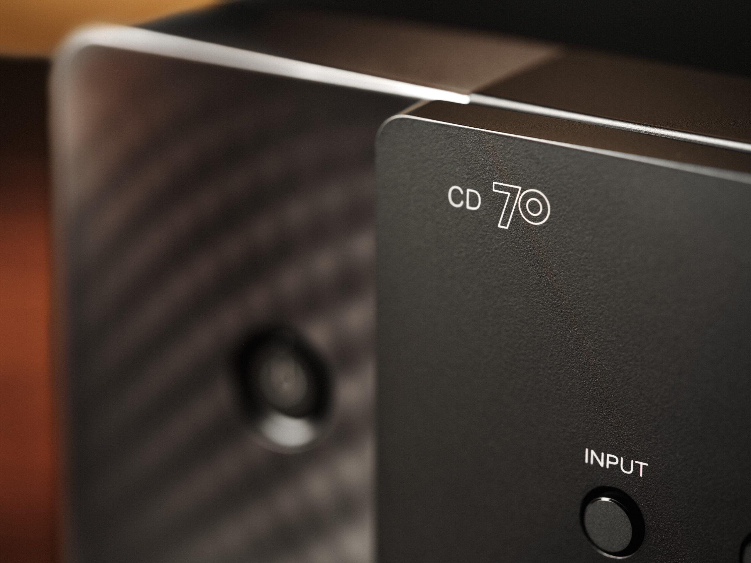 Low--Marantz - CD 70 - Black - Beauty 5