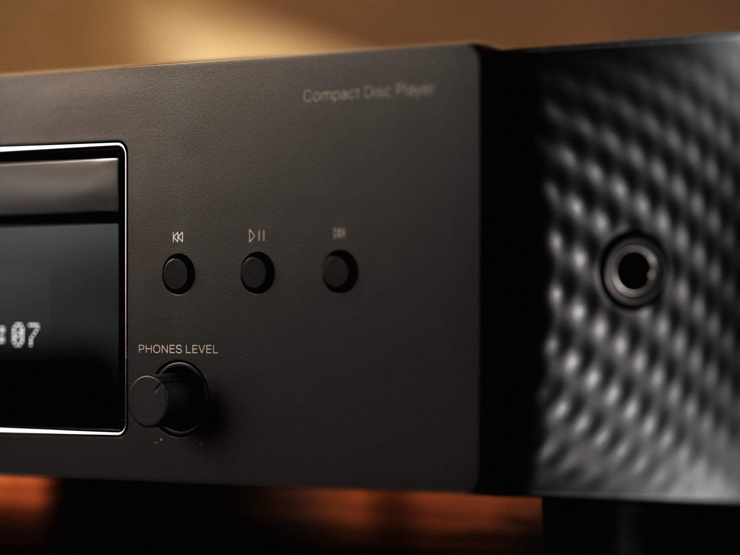 Low--Marantz - CD 70 - Black - Beauty 6