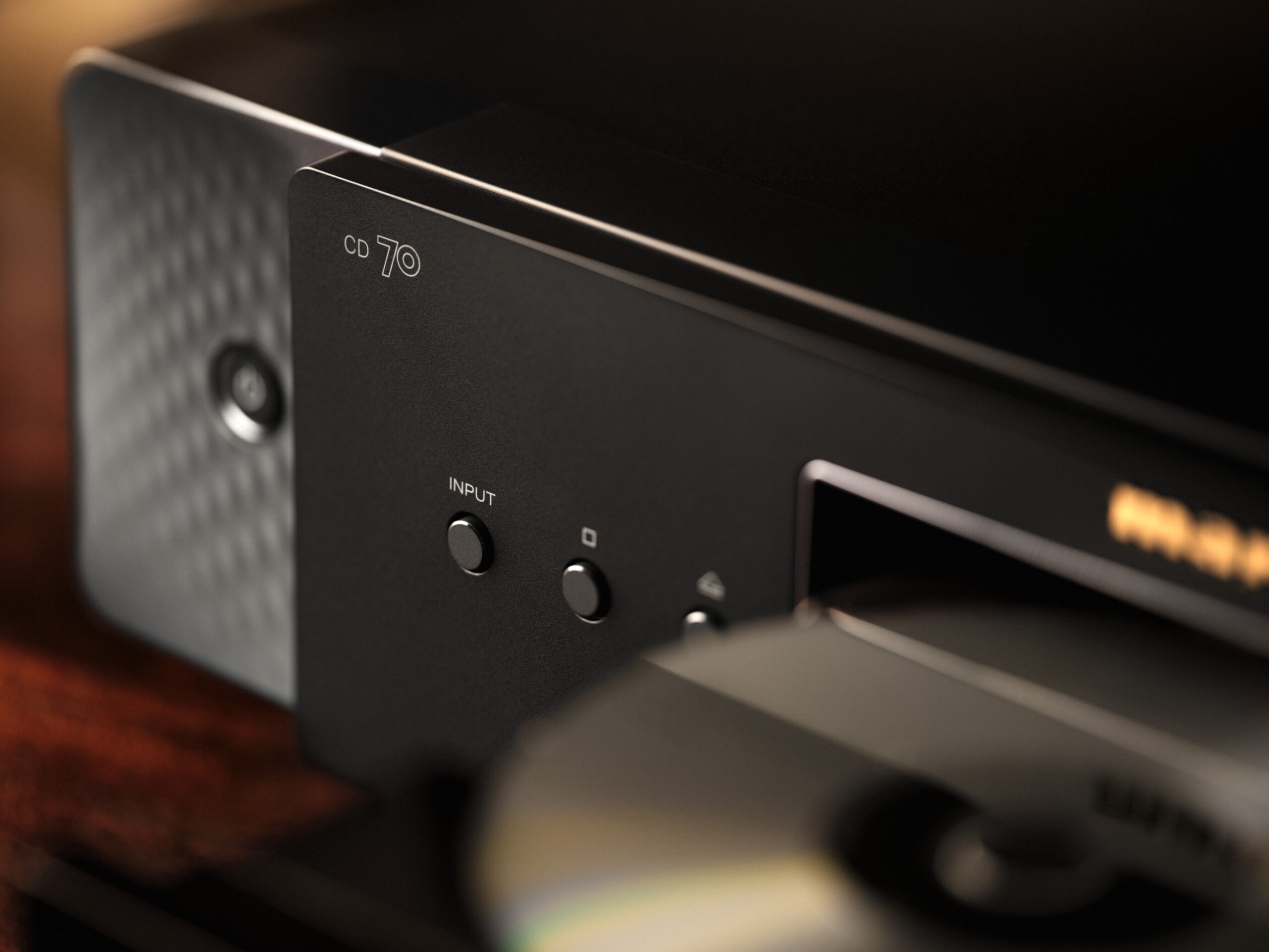 Low--Marantz - CD 70 - Black - Beauty 7
