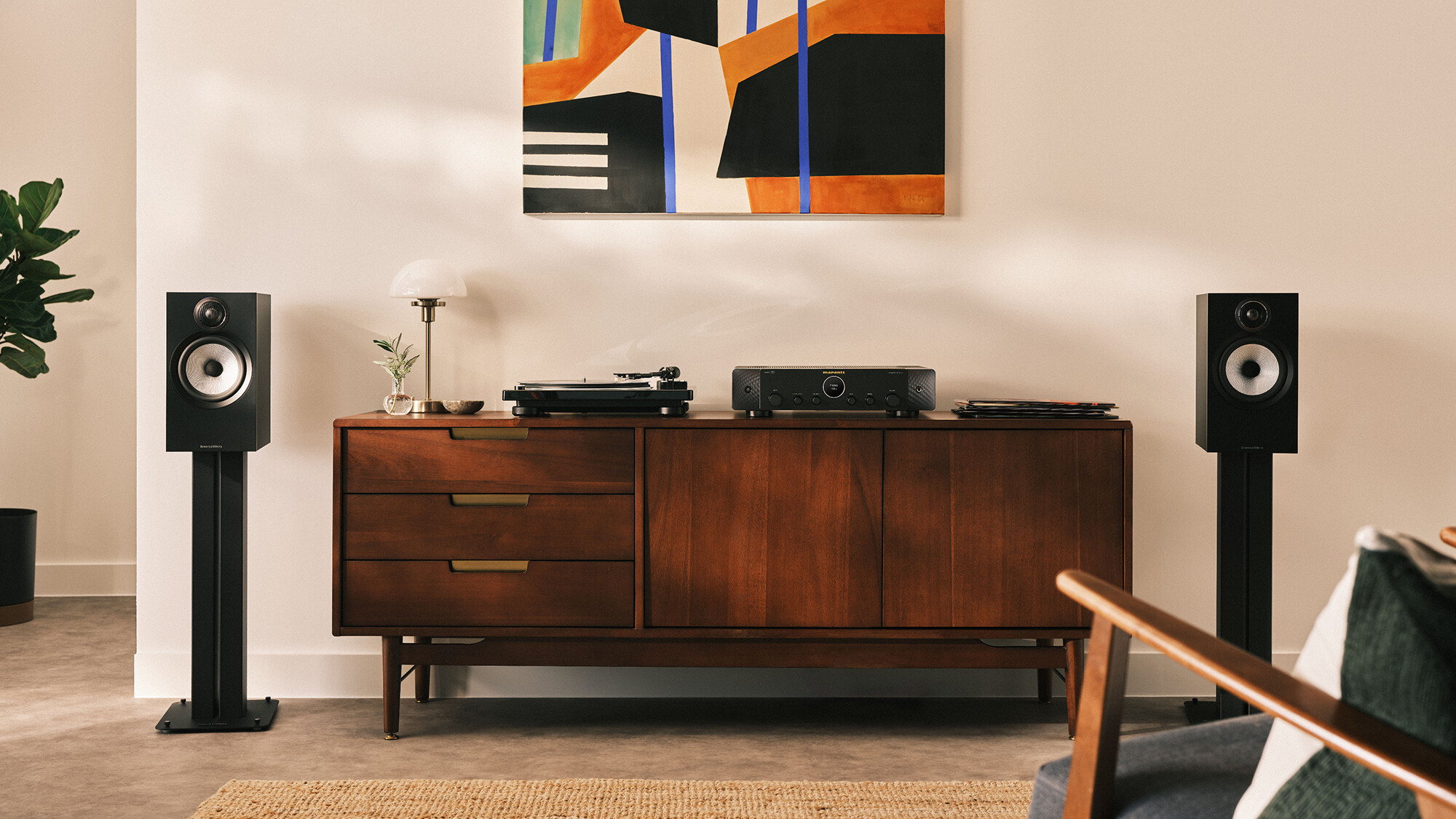 Low--Marantz - MODEL 70 - Black - Lifestyle 06 - 16x9