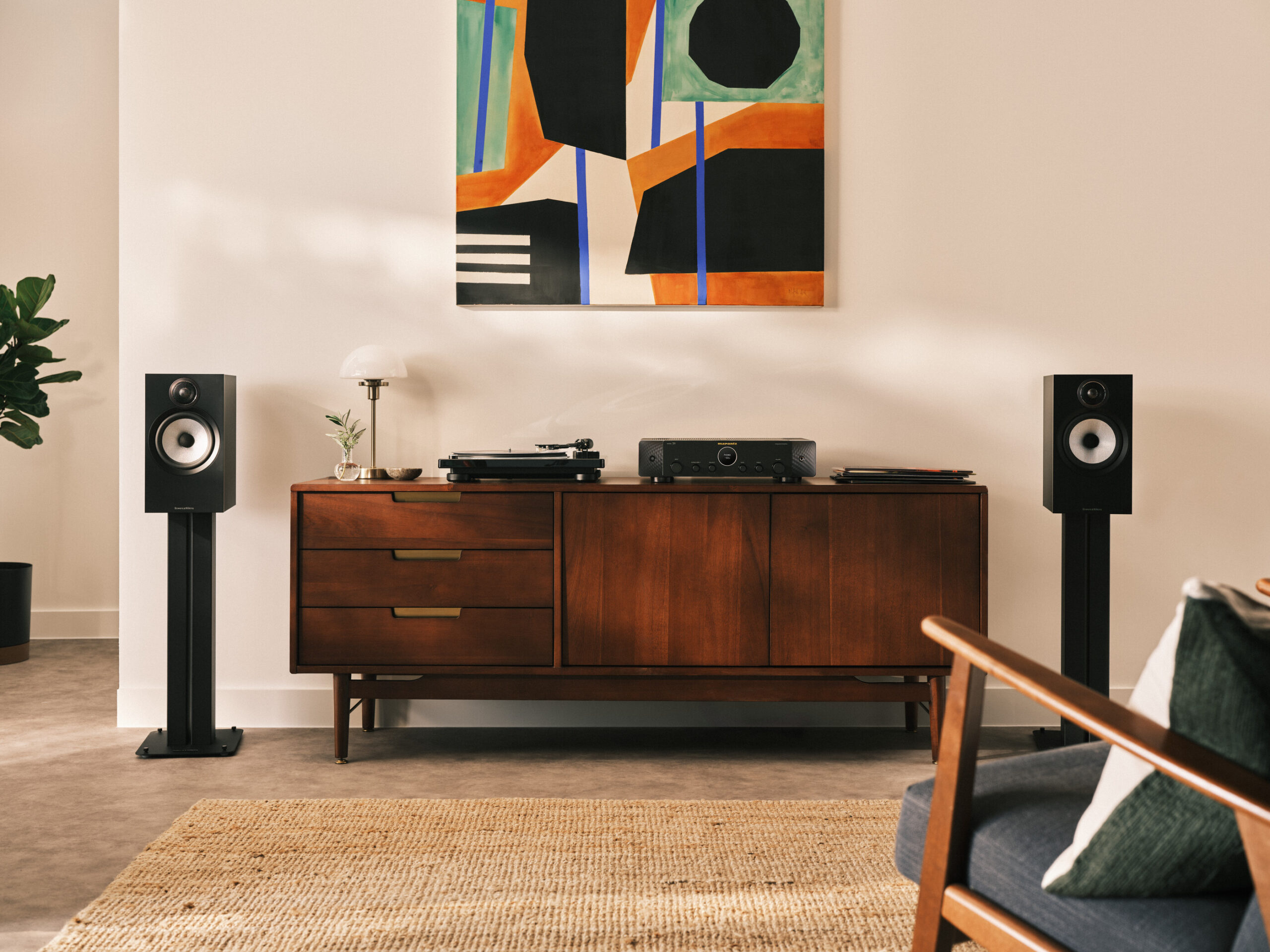 Low--Marantz - MODEL 70 - Black - Lifestyle 06