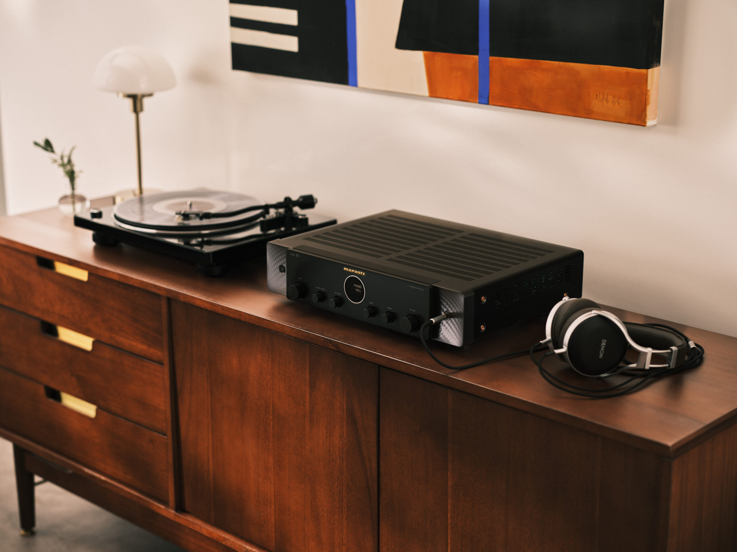 Low--Marantz - MODEL 70 - Black - Lifestyle 08