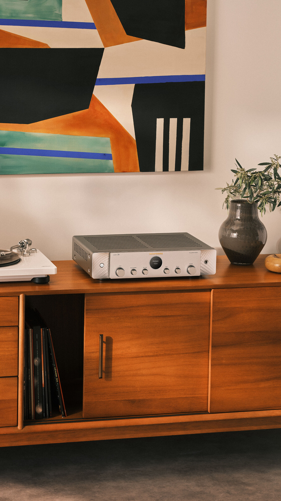 Low--Marantz - MODEL 70 - Silver Gold - Lifestyle 14 - 9x16