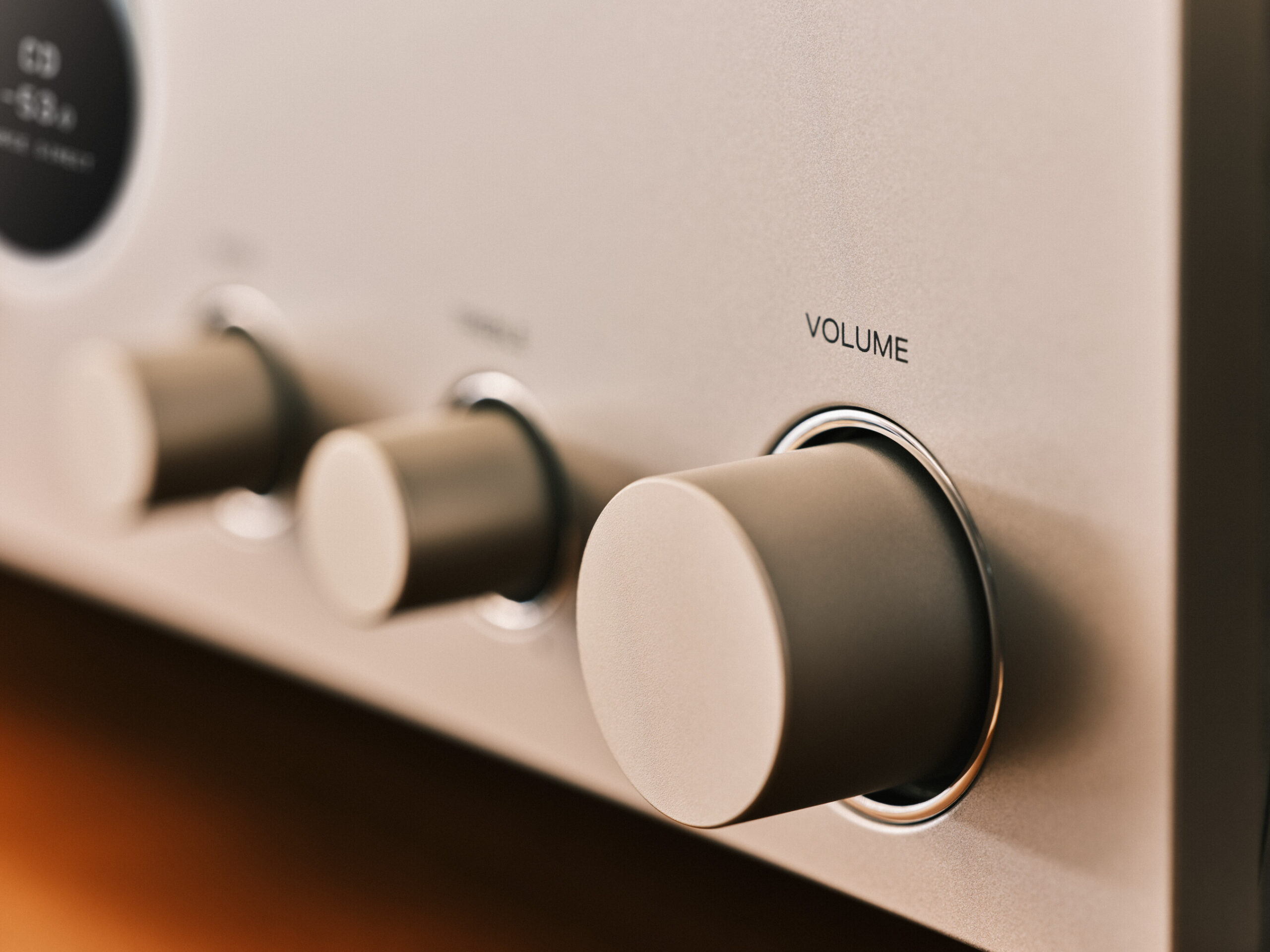 Low--Marantz - MODEL 70 - Silver Gold - Lifestyle 16