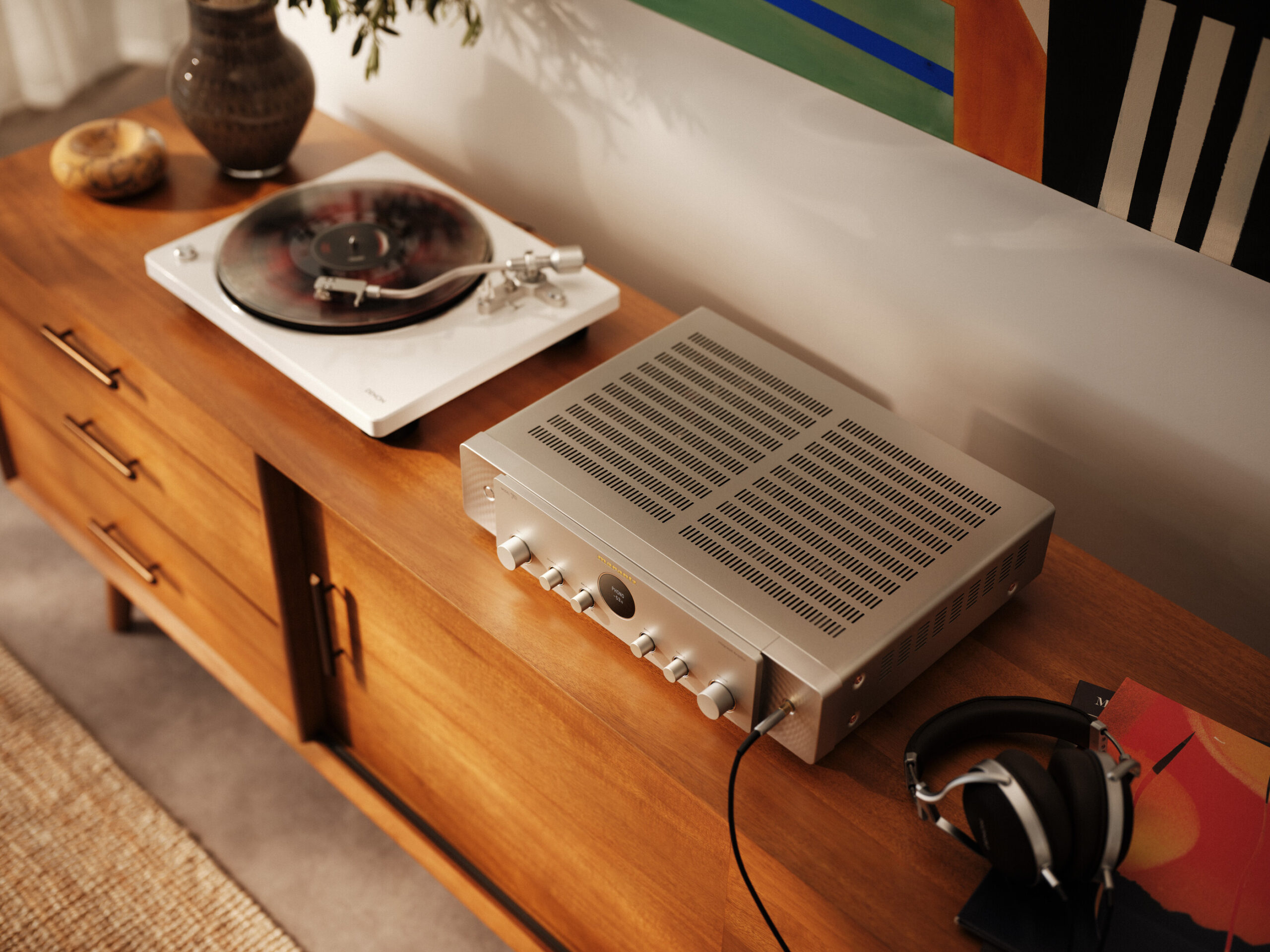 Low--Marantz - MODEL 70 - Silver Gold - Lifestyle 17