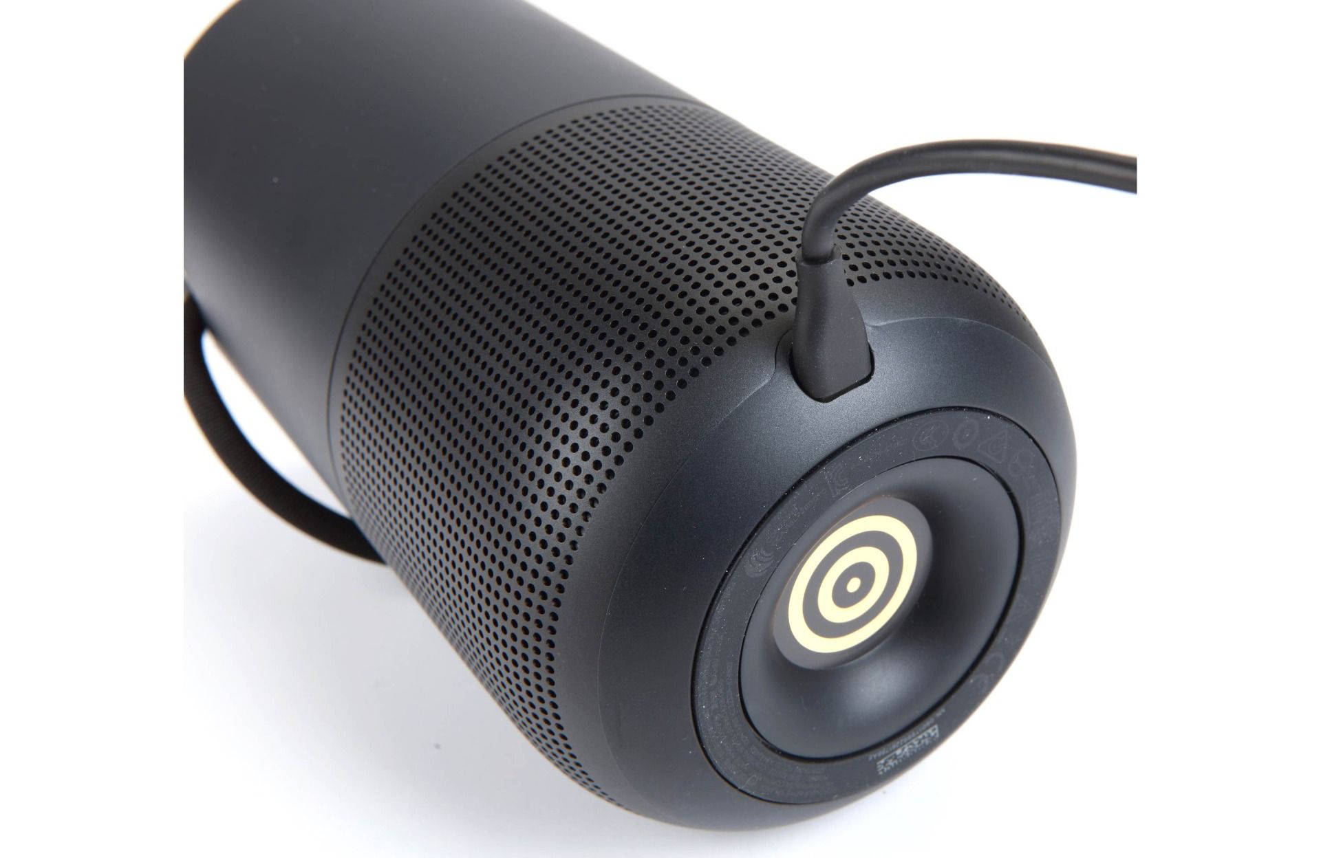 bose_home_portable_speaker_02